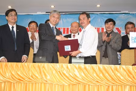 Lễ ký kết giữa Tập đoàn HAGL và Bệnh viện Đại học Y Dược TP. Hồ Chí Minh. Lễ ký kết giữa Tập đoàn HAGL và Bệnh viện Đại học Y Dược TP. Hồ Chí Minh.