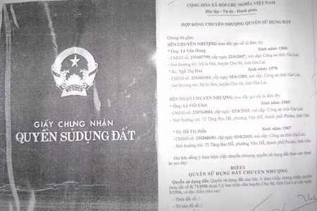 Giấy CNQSDĐ hết giá trị của Lê Văn Hùng. Ảnh: N.N