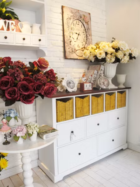 Những vật dụng trang trí giúp tô điểm ngôi nhà của bạn thêm sinh động, ấn tượng.
