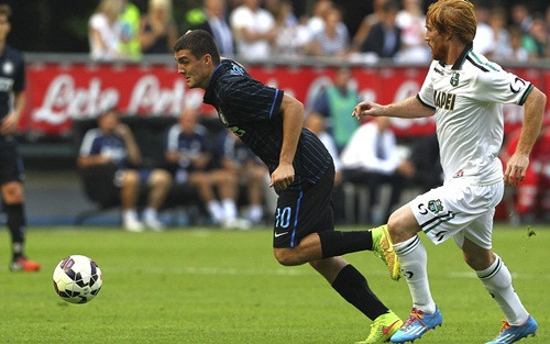  Inter Milan (áo sẫm) nhận thêm một trận thua 