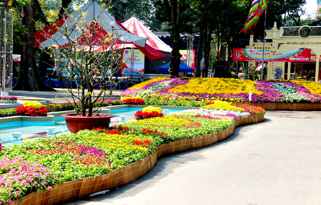 Như mọi năm, giá vé vào cổng là 20.000 đồng cho người lớn và miễn phí cho trẻ em dưới 12 tuổi.