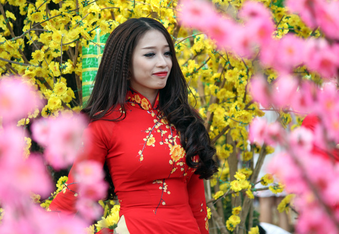 Kim Huyền, nữ sinh viên một trường đại học quốc tế cho biết, cô tranh thủ đi chụp trước bởi lo những ngày cận Tết cũng đúng dịp lễ Tình nhân sẽ đông người. 