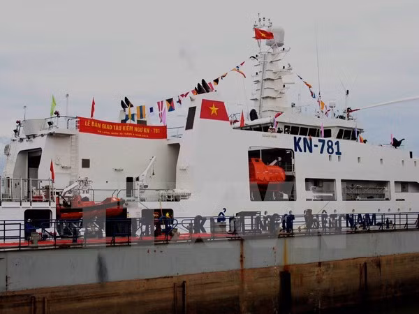 Bàn giao tàu Kiểm ngư KN-781 cho lực lượng Kiểm ngư Việt Nam.
