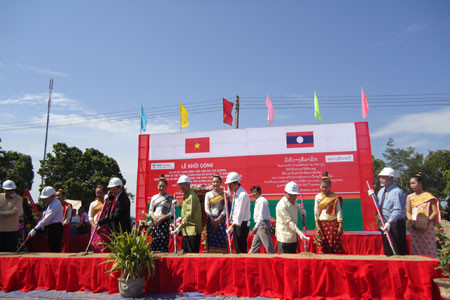 Khởi công xây dựng Bệnh viện 200 giường tại Attapeu (Lào). Ảnh: Văn Thư