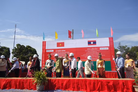 Khởi công xây dựng Bệnh viện 200 giường tại Attapeu (Lào). Ảnh: Văn Thư