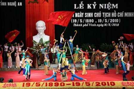 Kỷ niệm ngày sinh Bác Hồ tại quê hương Nghệ An