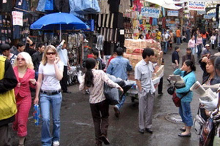 Một khu chợ của người Việt tại Mátxcơva.