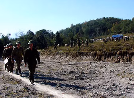 Chưa thắng được “giặc lửa” thì chưa ăn Tết! ảnh 1 Các cơ quan chức năng và lực lượng vũ trang địa phương đang khẩn trương tăng cường quân số chữa cháy rừng