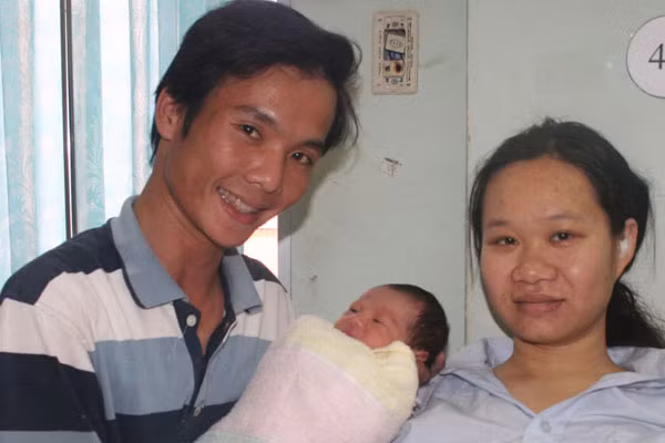 Đón tết tại...Bệnh viện ảnh 1 Niềm hạnh phúc khi có thêm 1 thành viên mới trong gia đình của anh chị Huỳnh Ngọc Khánh-Đoàn Thị Minh Hiển (TP. Pleiku)