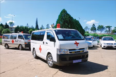 Xe cấp cứu 115 tại Bệnh viện Đa khoa tỉnh. Ảnh: Nguyễn Giác