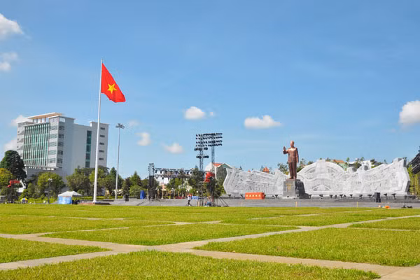 Toàn cảnh Quảng trường. Ảnh: Nguyễn Giác Toàn cảnh Quảng trường. Ảnh: Nguyễn Giác