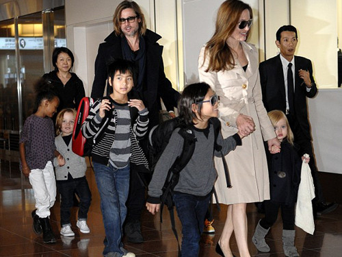 Brad Pitt-Angelina Jolie và các con.