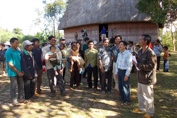 Đẩy mạnh tuyên truyền về Luật Giao thông đường bộ cho nhân dân vùng đồng bào dân tộc thiểu số trên địa bàn tỉnh. Ảnh: Thanh Nhật Đẩy mạnh tuyên truyền về Luật Giao thông đường bộ cho nhân dân vùng đồng bào dân tộc thiểu số trên địa bàn tỉnh. Ảnh: Thanh nhật