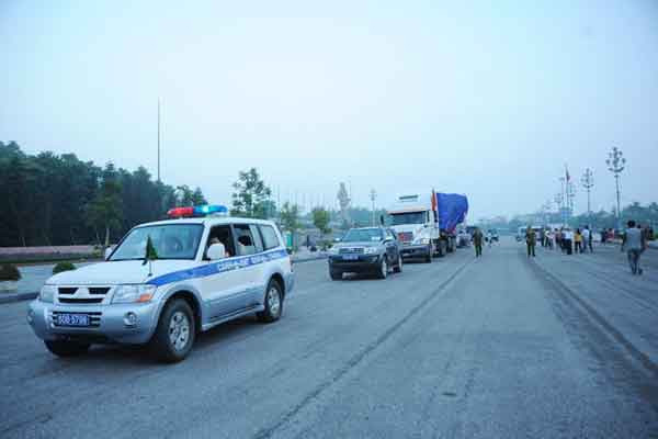 Đoàn rước tượng Bác nghỉ một đêm ở Nghệ An và xuất phát ngay tại Quảng trường Bác Hồ ở TP. Vinh. Ảnh: Hà Ngọc Chính Đoàn rước tượng Bác nghỉ một đêm ở Nghệ An và xuất phát ngay tại Quảng trường Bác Hồ ở TP. Vinh. Ảnh: Hà Công Chính