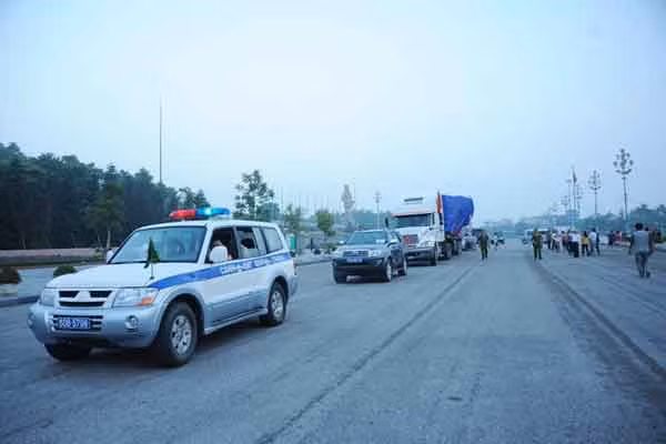 Đoàn rước tượng Bác nghỉ một đêm ở Nghệ An và xuất phát ngay tại Quảng trường Bác Hồ ở TP. Vinh. Ảnh: Hà Công Chính