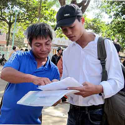 (GLO)- Giải việt dã Báo Gia Lai không chỉ tạo được sân chơi phong trào trong quần chúng mà còn được xem là bước đệm, là bản lề để các vận động viên (VĐV) quốc gia tên tuổi có thêm sự chuẩn bị vững chắc cho các giải đấu lớn trong năm 2013.