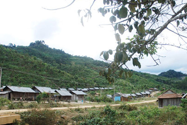 Khu dân cư ở Kon Pne (Kbang). Khu dân cư ở Kon Pne (Kbang).