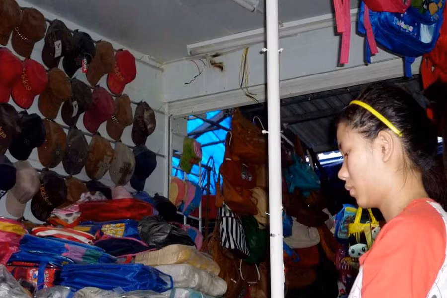 Nơi bắt điện dẫn đến cháy chợ. Ảnh: Trường An