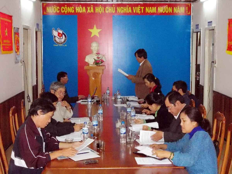 Hội nghị kiểm điểm tự phê bình và phê bình theo Nghị quyết Trung ương 4 (khoá XI) của Ban Thường vụ Hội Nhà báo tỉnh Gia Lai. Ảnh: Thanh Nhật Hội nghị kiểm điểm tự phê bình và phê bình theo Nghị quyết Trung ương 4 (khoá XI) của Ban Thường vụ Hội Nhà báo tỉnh Gia Lai