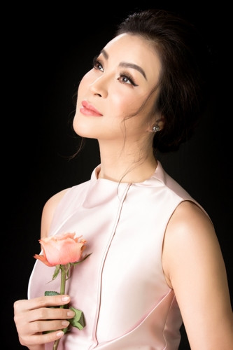  MC Thanh Mai chọn một thiết kế gam màu hồng ngọt ngào. 