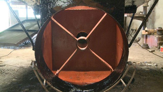 Chiếc máy bơm có cấu tạo và cơ chế hoạt động khá đơn giản. Ảnh: dantri.com.vn Chiếc máy bơm có cấu tạo và cơ chế hoạt động khá đơn giản. Ảnh: dantri.com.vn