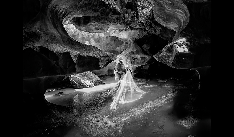 Tác phẩm “Vần điệu” của nhiếp ảnh gia Lương Nguyễn Thiên Chương giành Giải Vàng thể loại ảnh đen trắng. Tác phẩm “Vần điệu” của nhiếp ảnh gia Lương Nguyễn Thiên Chương giành Giải Vàng thể loại ảnh đen trắng.