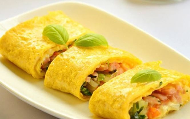 Theo các BS, trên bề mặt vỏ trứng có những lỗ khí nên các vi khuẩn, vi rút, bụi, nấm mốc có thể thẩm thấu vào bên trong quả trứng gây hại cho cơ thể. Ảnh minh hoạ: Internet Theo các BS, trên bề mặt vỏ trứng có những lỗ khí nên các vi khuẩn, vi rút, bụi, nấm mốc có thể thẩm thấu vào bên trong quả trứng gây hại cho cơ thể. Ảnh minh hoạ: Internet