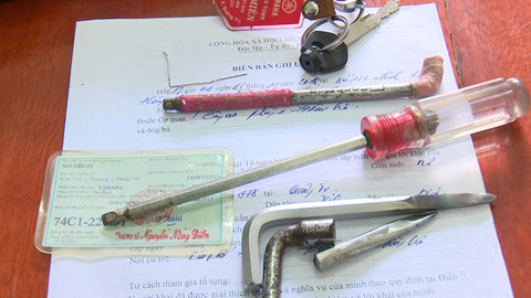 Các dụng cụ để Hưng trộm cắp xe máy