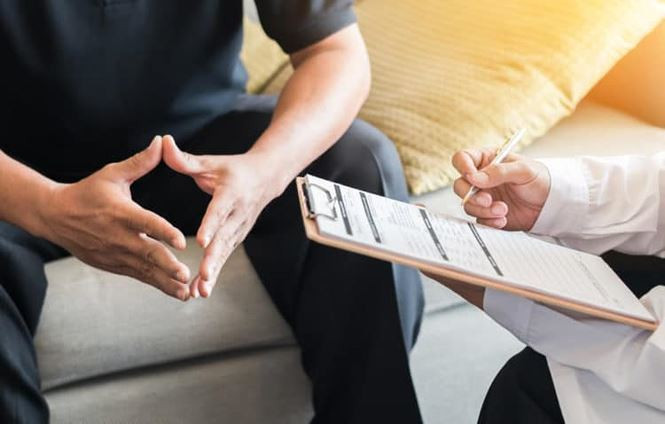 Bạn phải quan sát thật kỹ càng những triệu chứng này, đặc biệt là khi điều này khiến bạn gặp khó khăn trong việc quan hệ tình dục hoặc khiến bạn trở nên lo âu phiền muộn, lúc này tốt nhất bạn nên đến gặp bác sĩ. Ảnh minh hoạ: Internet