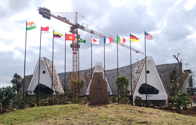 Bảo tàng Thế giới cà phê ở TP Buôn Mê Thuột, Đăk Lăk mở cửa cho khách tham quan từ 24/11. Đây là một trong những bảo tàng độc đáo bậc nhất Việt Nam từ kiến trúc đến hiện vật bài trí bên trong. Bảo tàng Thế giới cà phê ở TP Buôn Mê Thuột, Đăk Lăk mở cửa cho khách tham quan từ 24/11. Đây là một trong những bảo tàng độc đáo bậc nhất Việt Nam từ kiến trúc đến hiện vật bài trí bên trong.