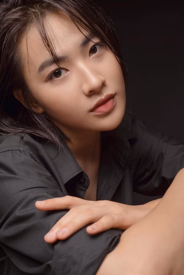 Khi được hỏi về biệt danh “thần tiên tỷ tỷ” do dân mạng đặt cho, Minh Trang khiêm tốn bày tỏ niềm vui khi được so sánh với nữ diễn viên xinh đẹp Lưu Diệc Phi.