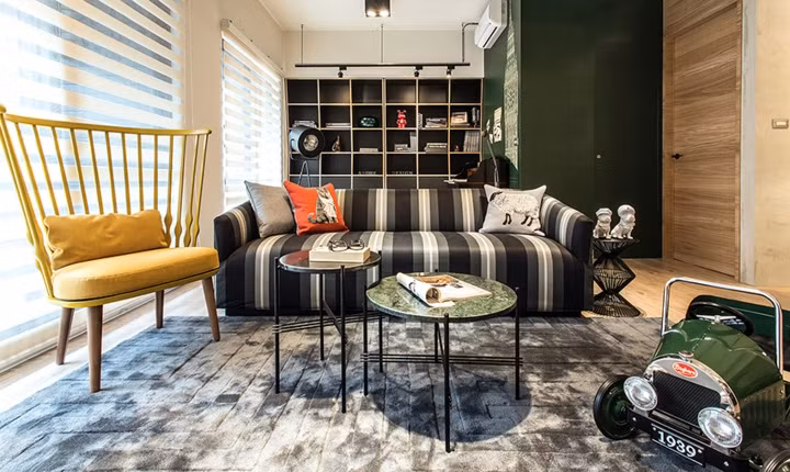 Bàn sofa đôi dễ dàng di chuyển, ghế đơn màu vàng tạo điểm nhấn siêu xinh cho phòng khách, đặc biệt tất cả nội thất đều được bo tròn đảm bảo an toàn cho trẻ.