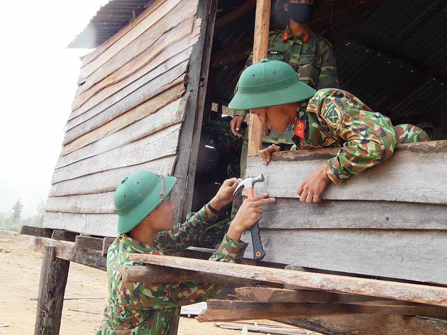 Đã có 7 ngôi nhà được di dời xuống núi. Ảnh: Nguyễn Tú Đã có 7 ngôi nhà được di dời xuống núi. Ảnh: Nguyễn Tú