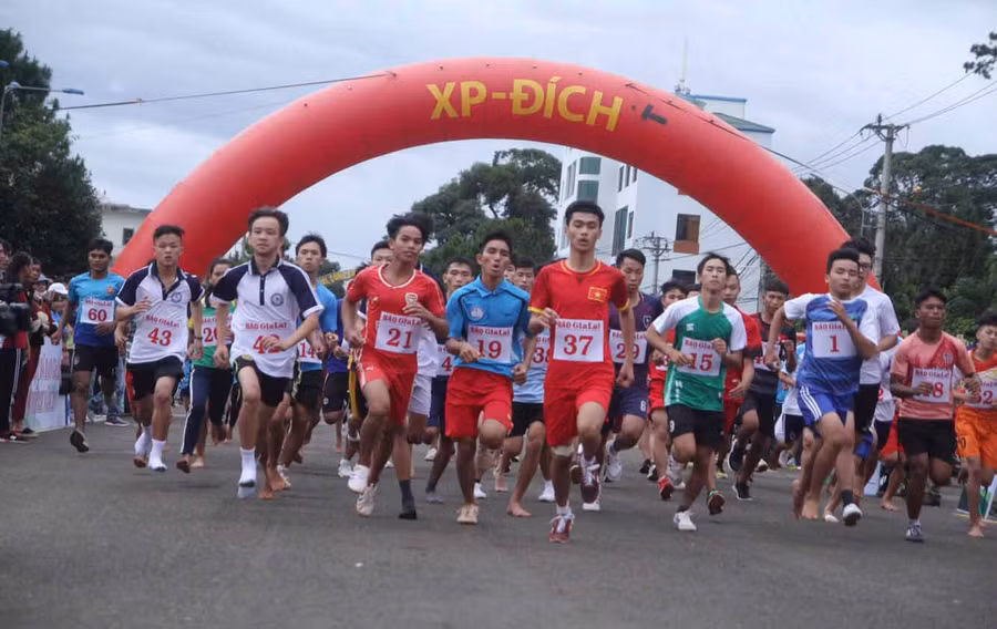  Giải đấu đã diễn ra kịch tính và hấp dẫn từ vạch xuất phát. Ảnh: Văn Ngọc