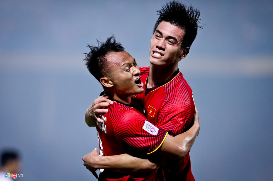 Tiến Linh (phải) và những cầu thủ dự bị cần được ra sân để HLV Park Hang-seo có thêm phương án tại Asian Cup 2019. Ảnh: Minh Chiến.