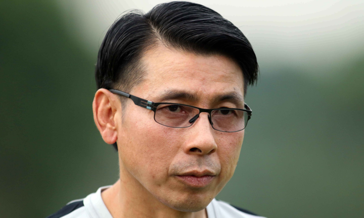 HLV Tan Cheng Hoe trao đổi cùng báo giới trước buổi tập chiều 8/12 tại Kuala Lumpur. Ảnh: Anh Khoa