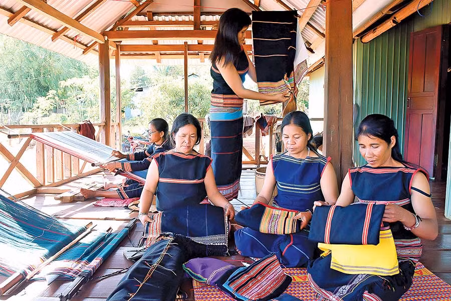  Câu lạc bộ Phụ nữ dệt thổ cẩm kết hợp phát triển du lịch cộng đồng xã Ia Ka. Ảnh: Đ.T
