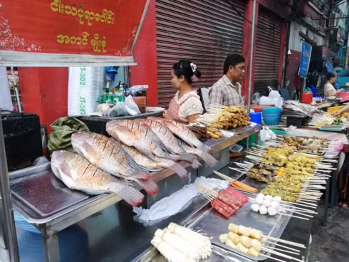 Các quán bán hàng rong tại Yangon