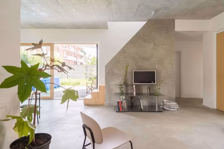 Nội thất bên trong bố trí tối giản bằng cách lược bỏ tối đa những sản phẩm trang trí không cần thiết.