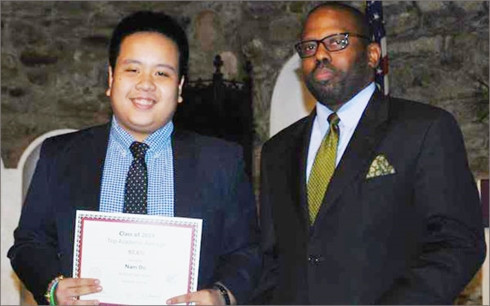 Đỗ Nhật Nam nhận học bổng ở Mỹ (Ảnh FB: Phan Hồ Điệp) Đỗ Nhật Nam nhận học bổng ở Mỹ (Ảnh FB: Phan Hồ Điệp)