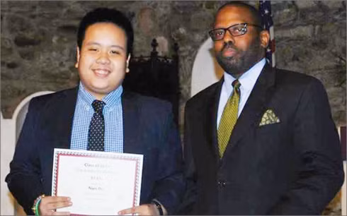 Đỗ Nhật Nam nhận học bổng ở Mỹ (Ảnh FB: Phan Hồ Điệp) Đỗ Nhật Nam nhận học bổng ở Mỹ (Ảnh FB: Phan Hồ Điệp)