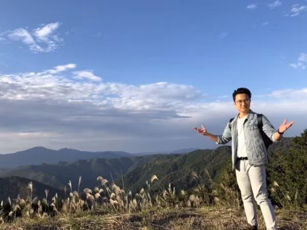  Những câu chuyện về ‘sự khởi nguồn’ gắn với kinh đô đầu tiên của đất nước Mặt Trời mọc sẽ được kể lại sinh động từ sự trải nghiệm của một người trẻ - MC Sơn Lâm. (Ảnh: VTV)