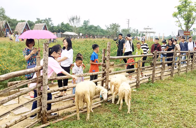 Du khách thỏa sức check – in bởi Phim trường Wonderland có cả không gian ngoài trời và trong nhà