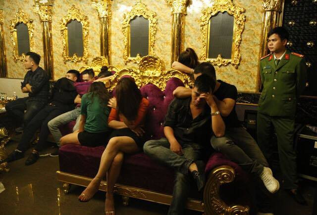 Tiệc ma túy có phó giám đốc ngân hàng và 2 nữ giáo viên 