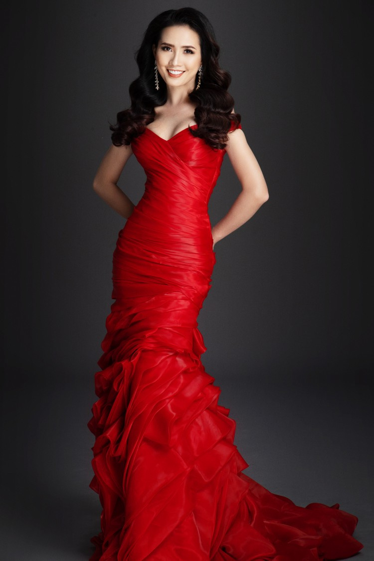 Đầm đỏ đuôi cá vô cùng kiêu sa và quyến rũ