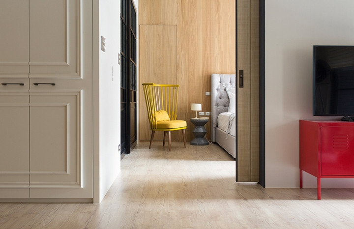 Phòng ngủ ngăn cách với những khu vực khác bằng cánh cửa trượt tạo sự riêng tư đến mức tối đa. Phòng ngủ ngăn cách với những khu vực khác bằng cánh cửa trượt tạo sự riêng tư đến mức tối đa.