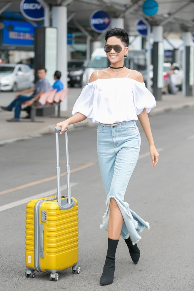 H'Hen Niê là người có nhiều thời gian chuẩn bị nhất trong số 6 đại diện của Việt Nam tại các cuộc thi nhan sắc quốc tế. Trong gần một năm qua, cô nhiều lần bị chê bai vì phong cách thời trang chưa đẹp mắt hoặc thân hình hốc hác... Nhưng người đẹp nhanh chóng lấy lại phong độ trước khi lên đường tới Thái Lan dự thi Miss Universe 2018. H'Hen Niê là người có nhiều thời gian chuẩn bị nhất trong số 6 đại diện của Việt Nam tại các cuộc thi nhan sắc quốc tế. Trong gần một năm qua, cô nhiều lần bị chê bai vì phong cách thời trang chưa đẹp mắt hoặc thân hình hốc hác... Nhưng người đẹp nhanh chóng lấy lại phong độ trước khi lên đường tới Thái Lan dự thi Miss Universe 2018.