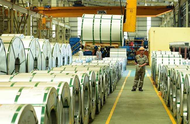 Hàng tồn kho chất cao và các khoản nợ vay ngất ngưởng 