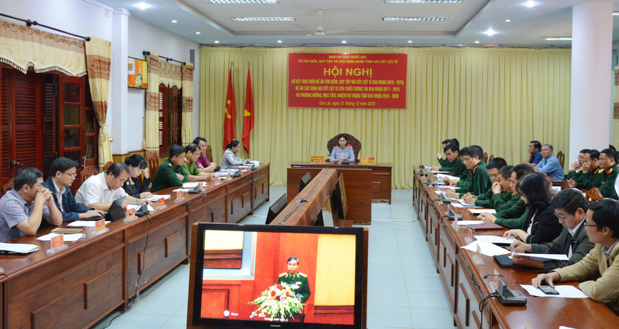 Phó Chủ tịch Huỳnh Nữ Thu Hà chủ trì điểm cầu Gia Lai. Ảnh: Anh Huy