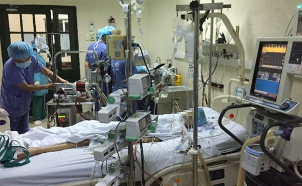 Trước khi ghép phổi, tình trạng bệnh nhân rất nặng, cân nặng chưa đầy 30kg Trước khi ghép phổi, tình trạng bệnh nhân rất nặng, cân nặng chưa đầy 30kg